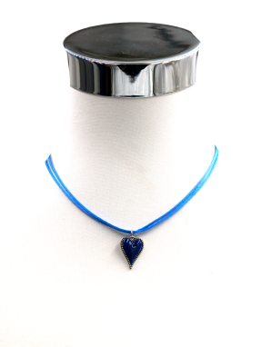 Collier Herz an Seidenkordel